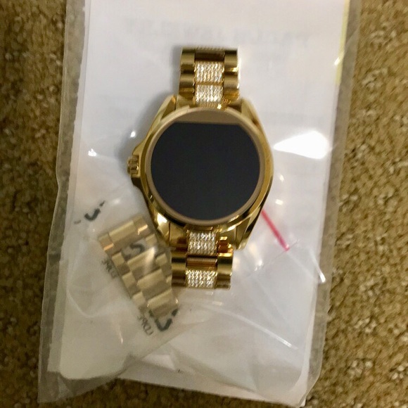 Micheal Kors Bradshaw gold watch. - Picture 2 of 3